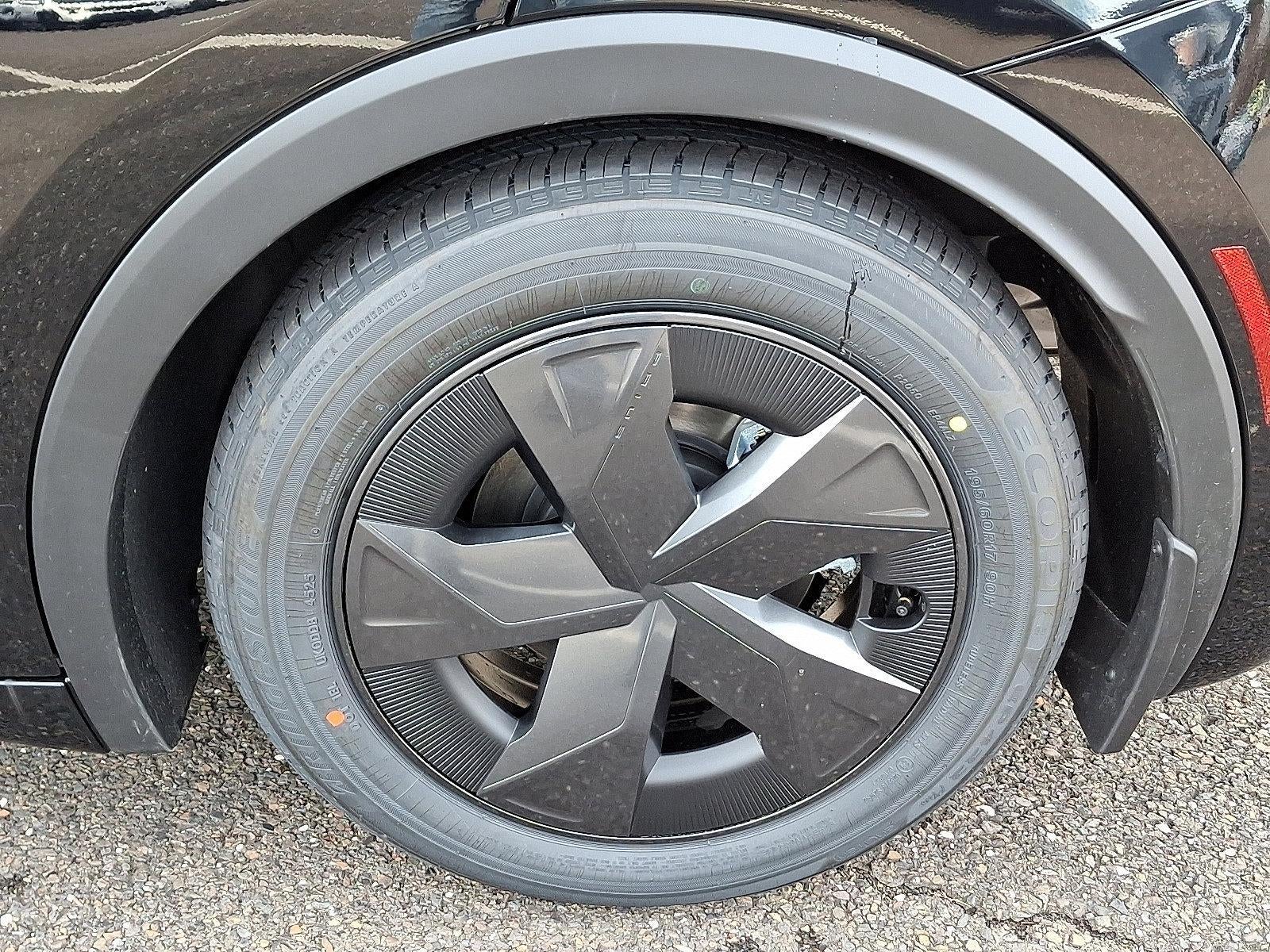 2026 Toyota Prius LE (Natl)