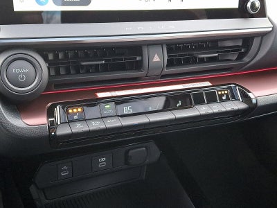 2026 Toyota Prius Plug-In Hybrid XSE (Natl)