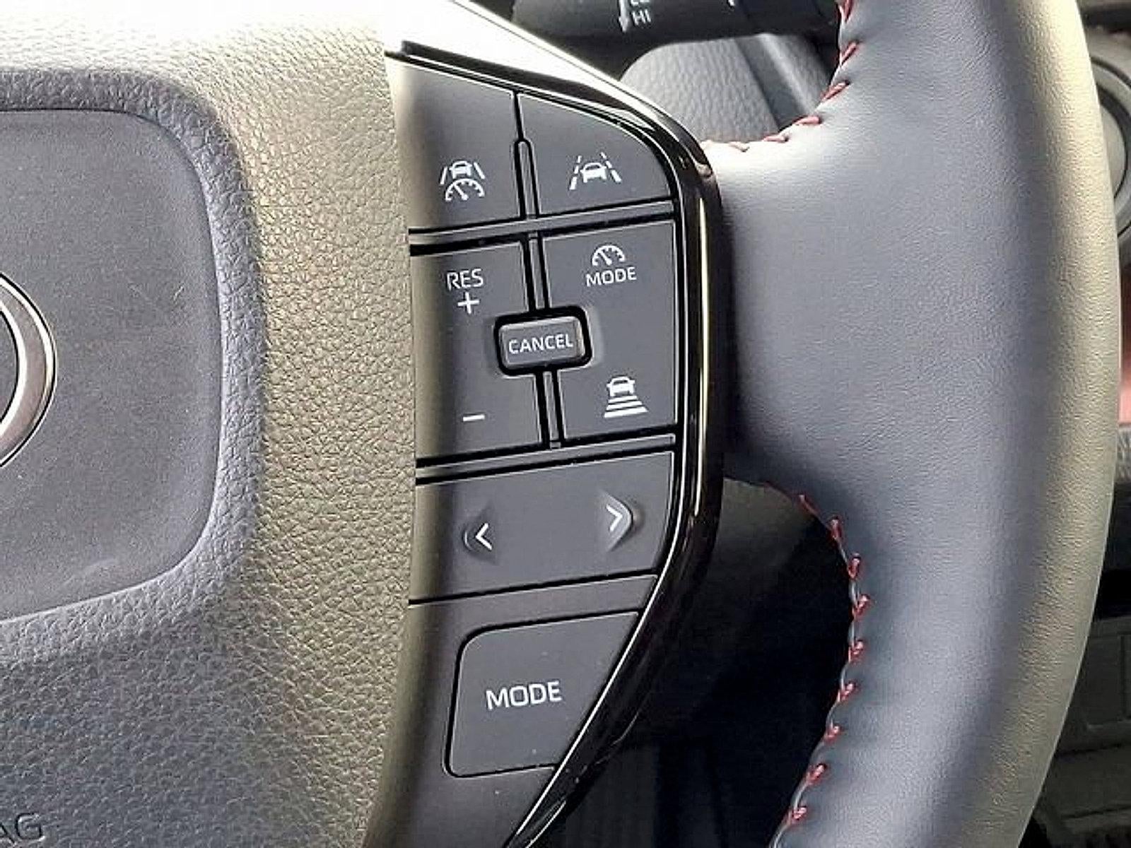 2025 Toyota Prius Plug-In Hybrid SE (Natl)
