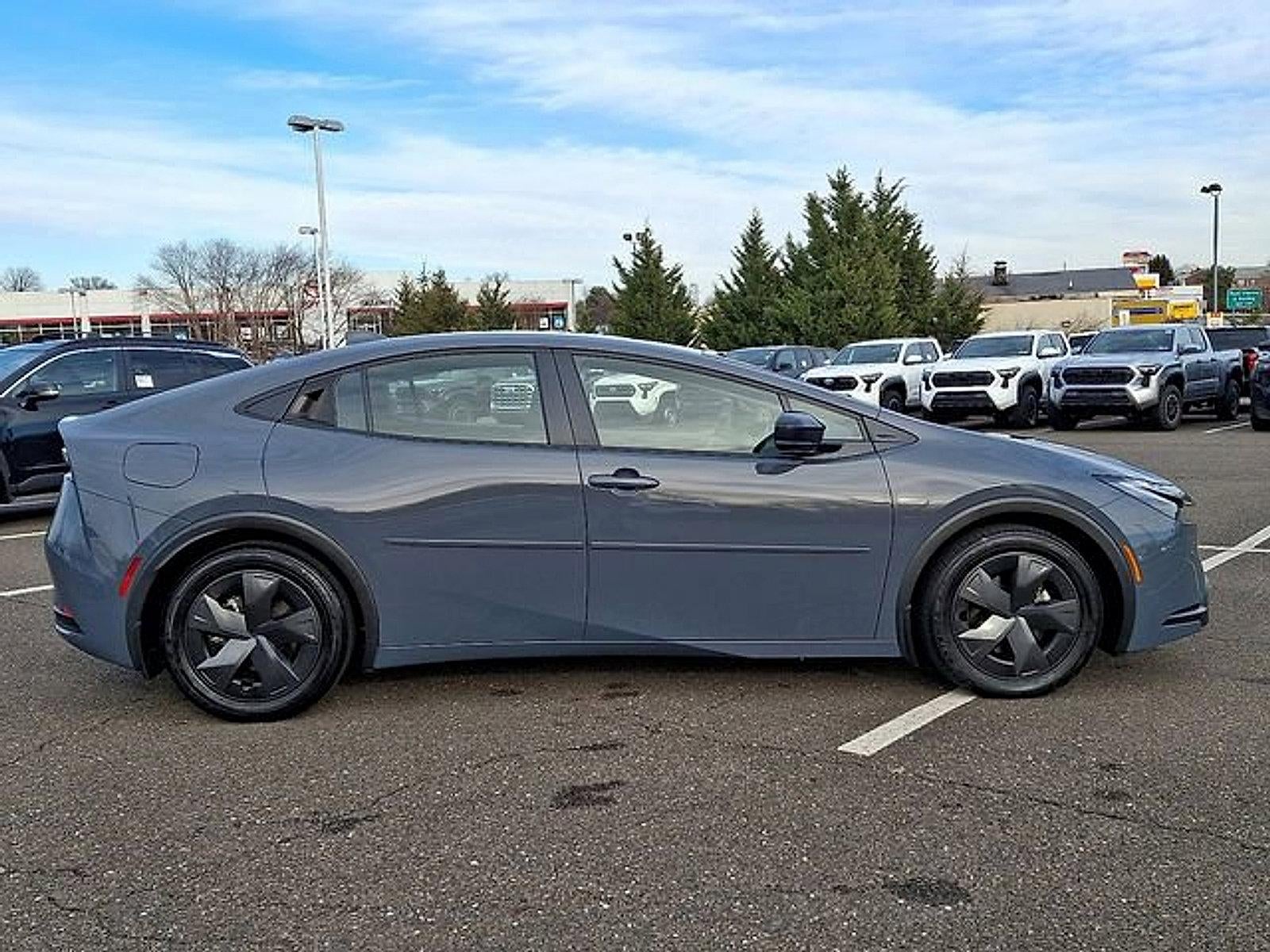 2025 Toyota Prius Plug-In Hybrid SE (Natl)