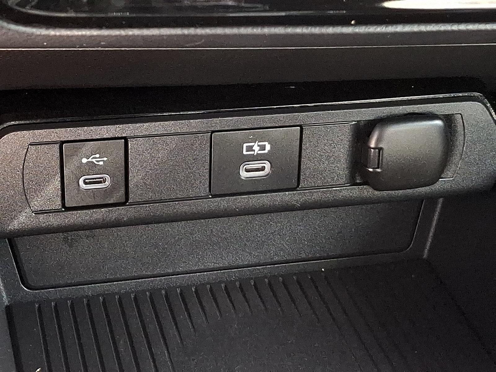 2024 Toyota Prius LE AWD (Natl)