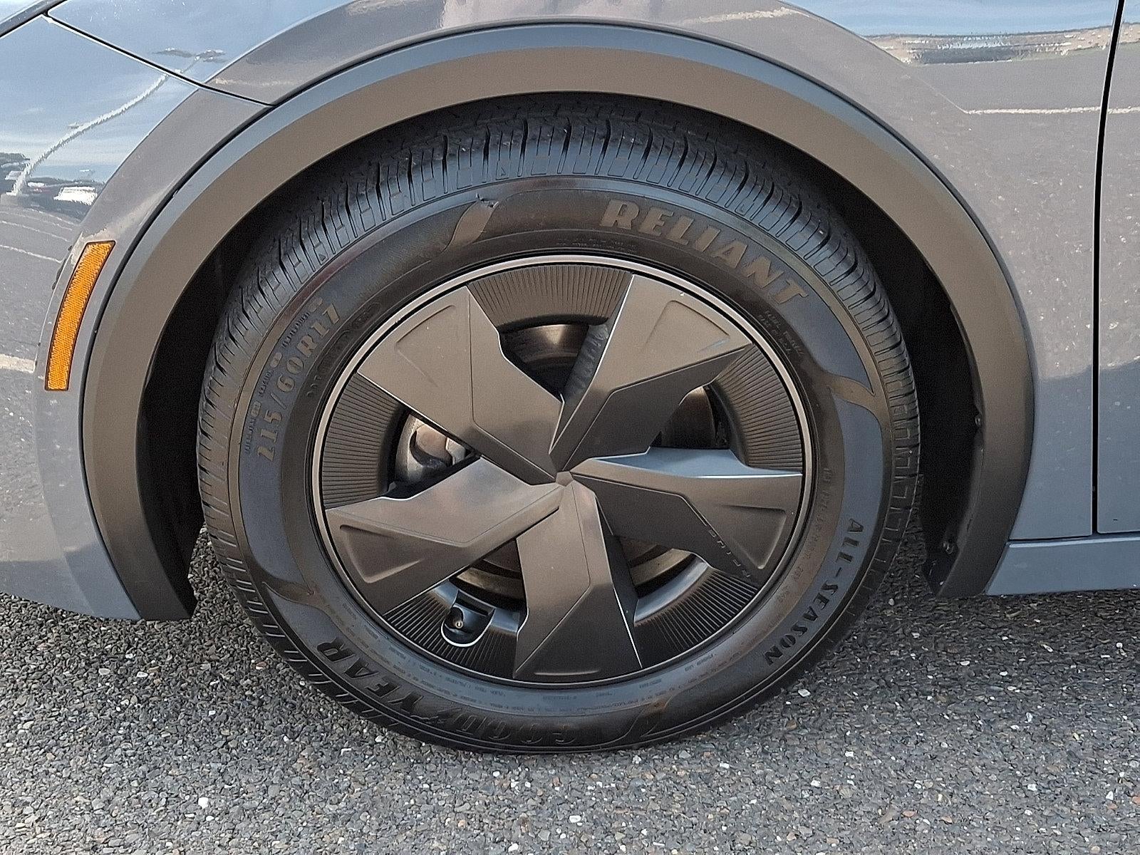 2024 Toyota Prius LE AWD (Natl)