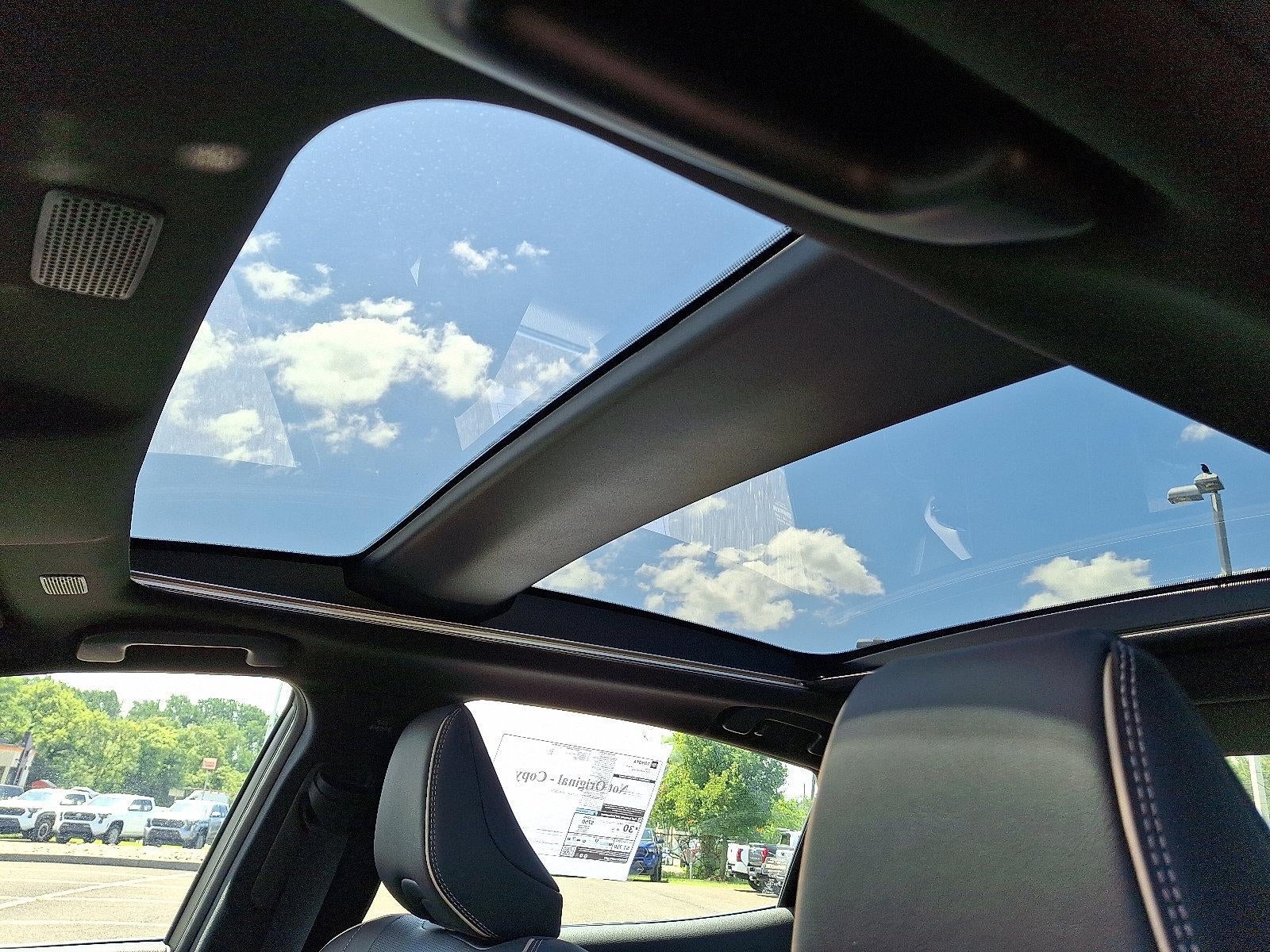 2025 Toyota Crown Platinum AWD (Natl)