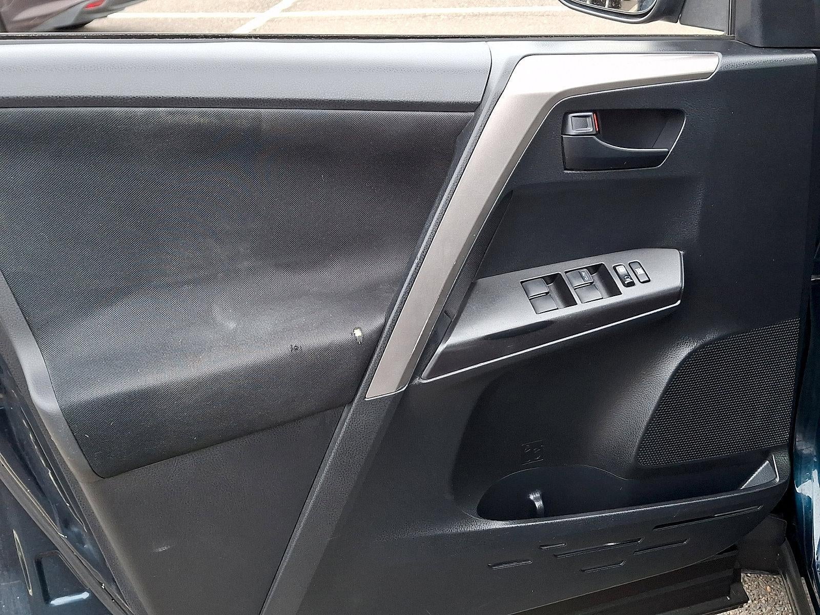2018 Toyota RAV4 LE AWD (Natl)
