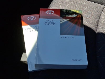 2022 Toyota RAV4 Hybrid XLE AWD (Natl)