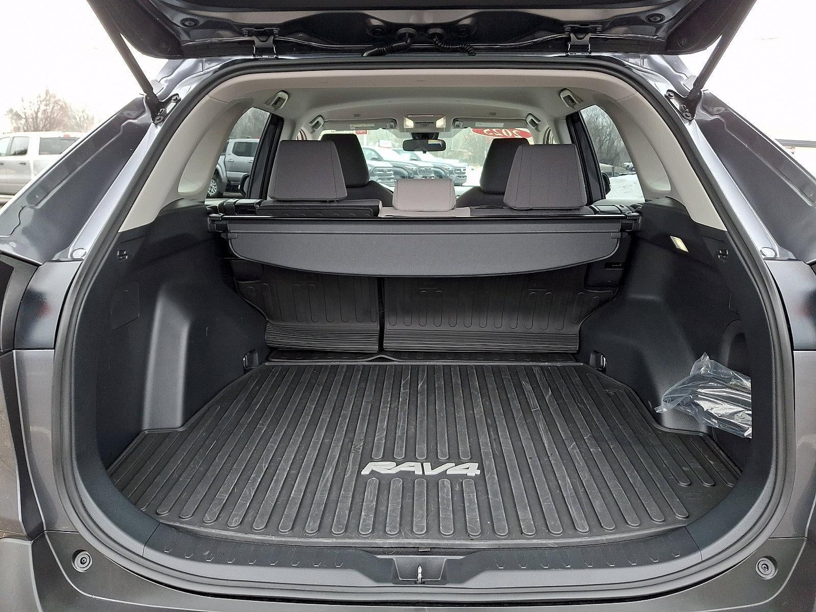 2025 Toyota RAV4 Hybrid XLE AWD (Natl)