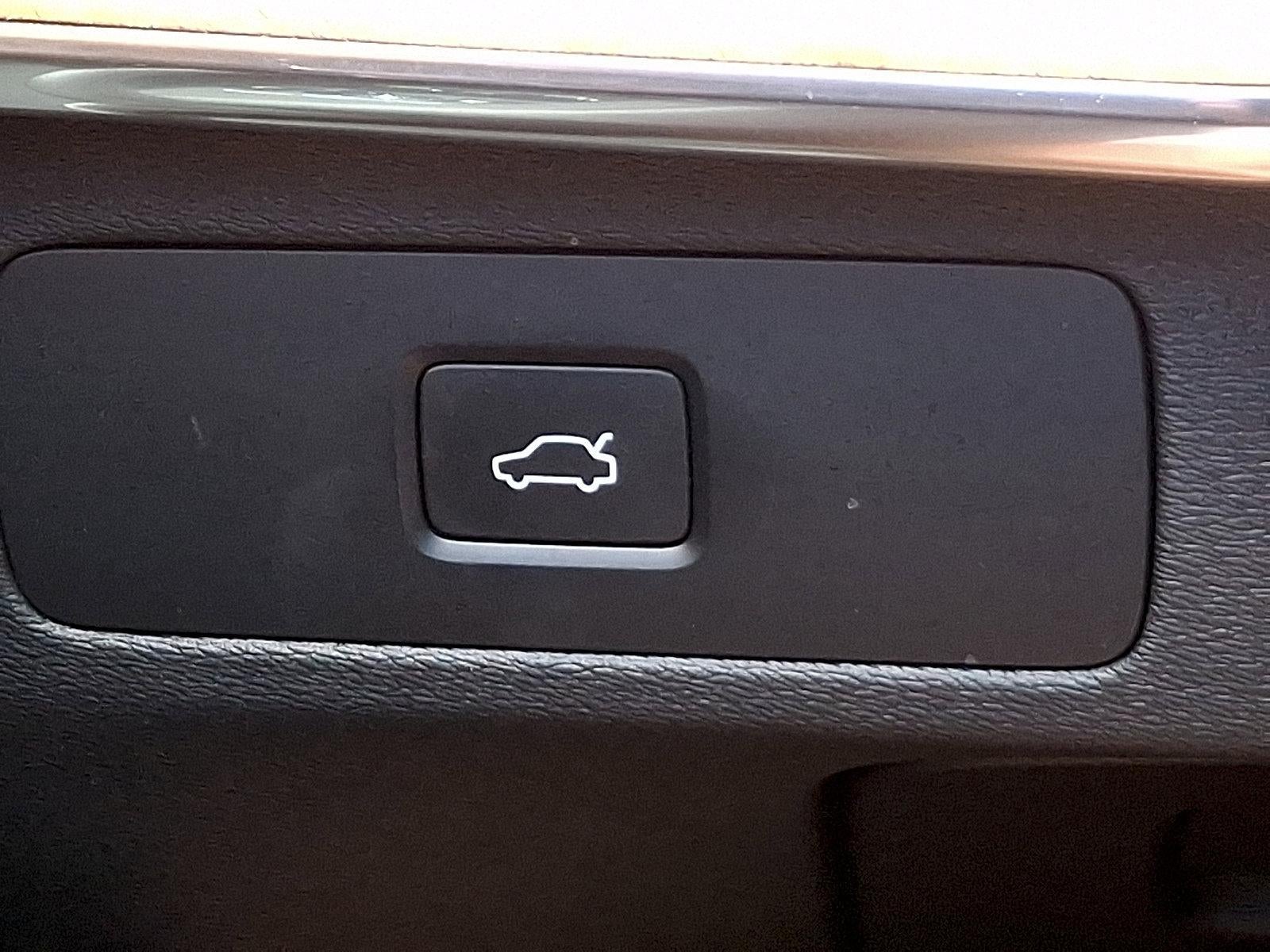 2023 Volvo XC90 B6 AWD Plus 7P