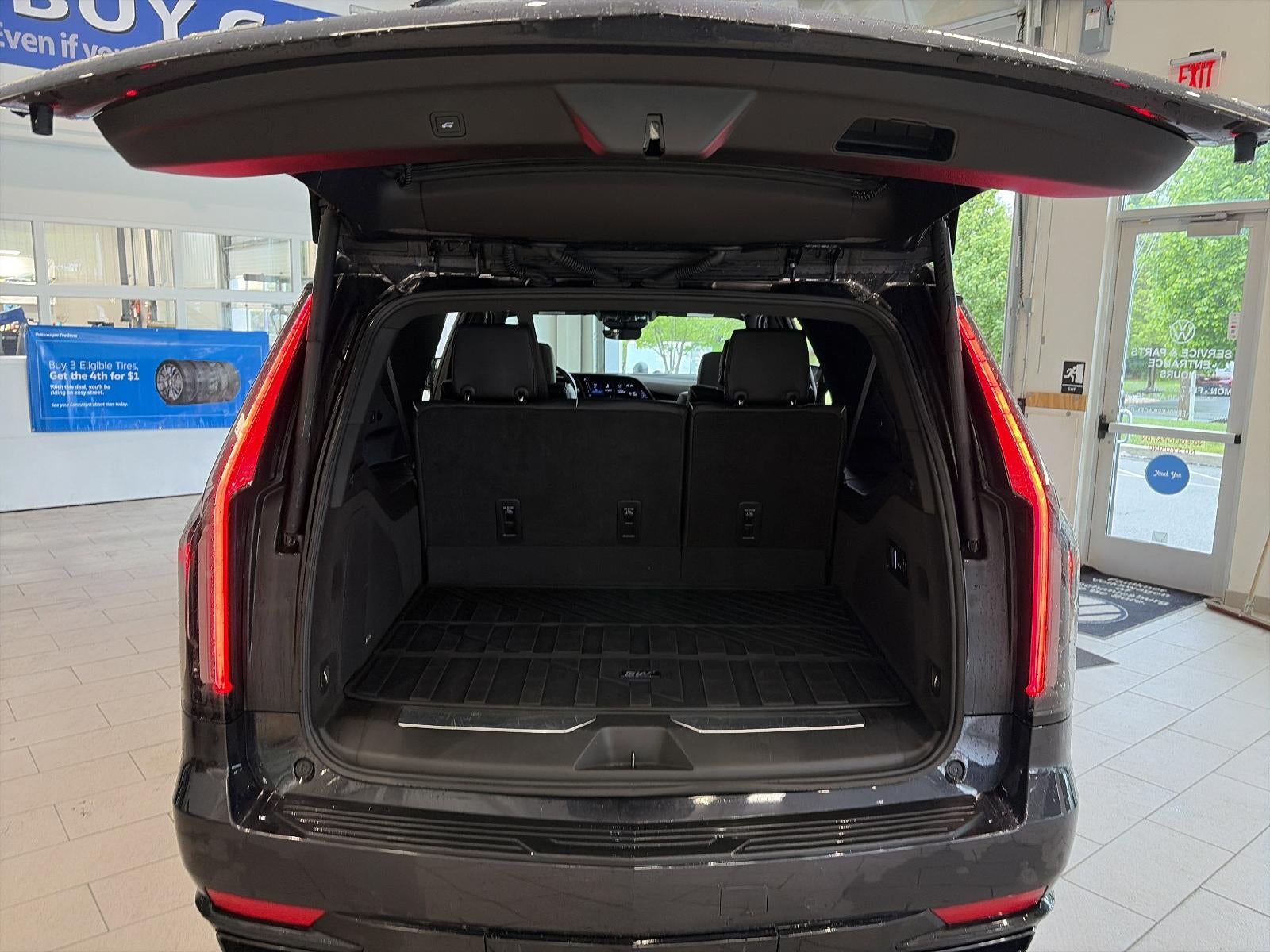 2023 Cadillac Escalade ESV 4WD Sport