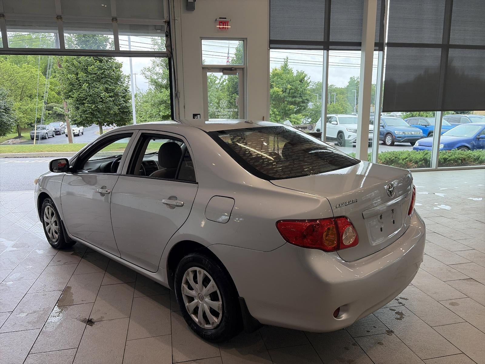 2010 Toyota Corolla 4dr Sdn Auto LE (Natl)