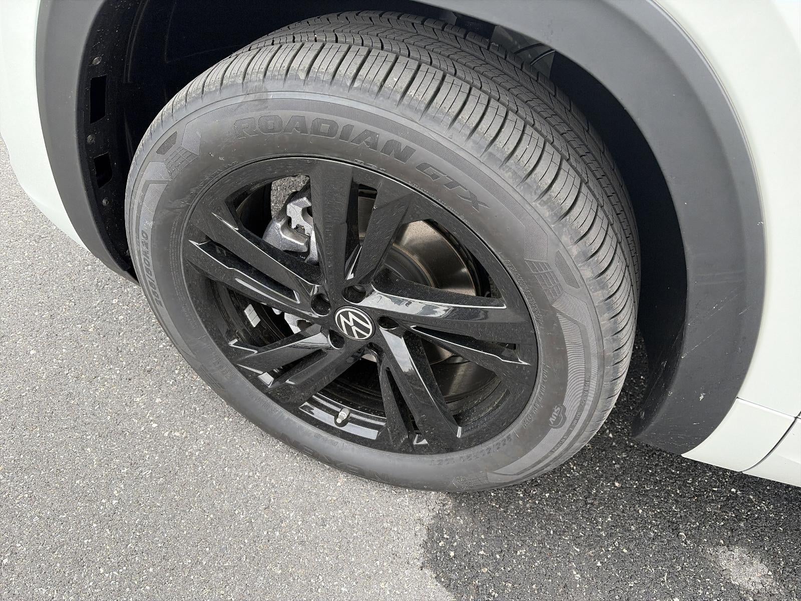 2026 Volkswagen Atlas Cross Sport 2.0T SEL R-Line Black 4MOTION