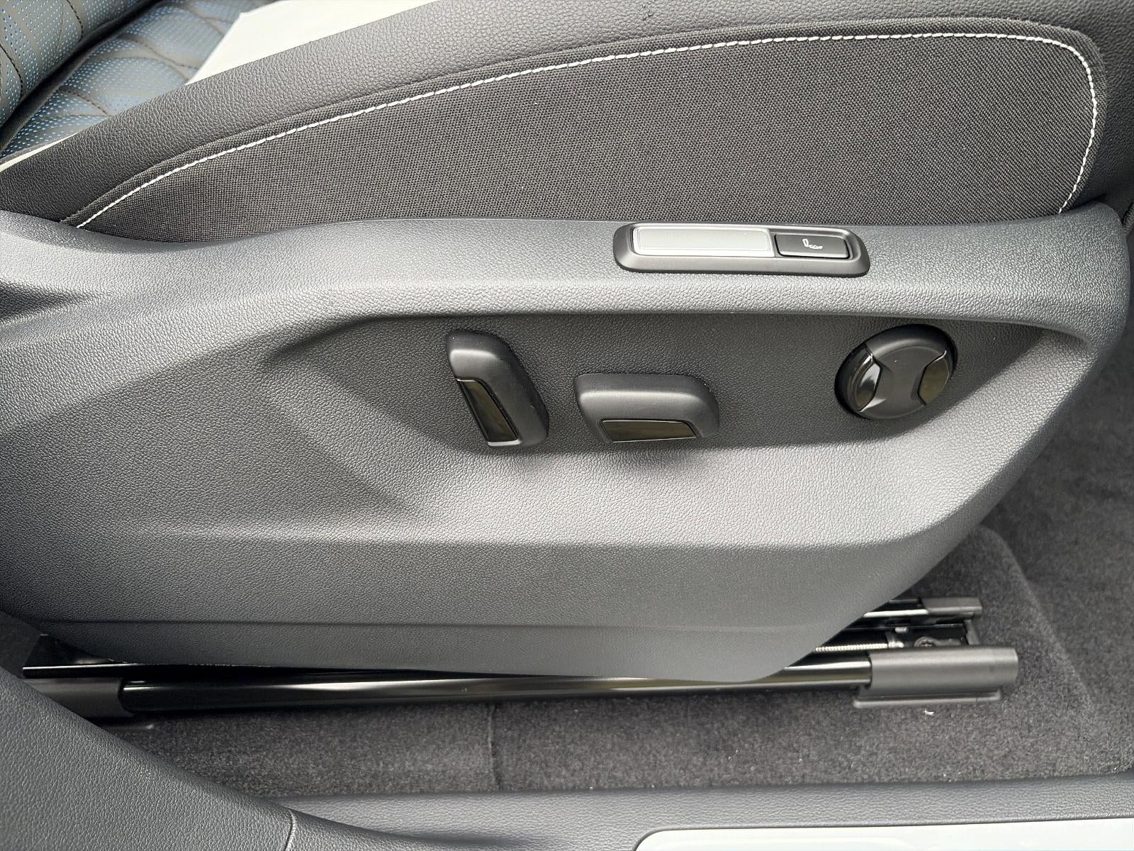 2026 Volkswagen Atlas Cross Sport 2.0T SEL Premium R-Line 4MOTION