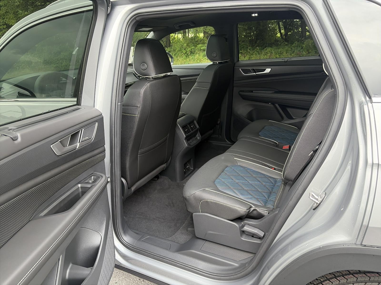 2026 Volkswagen Atlas Cross Sport 2.0T SEL Premium R-Line 4MOTION