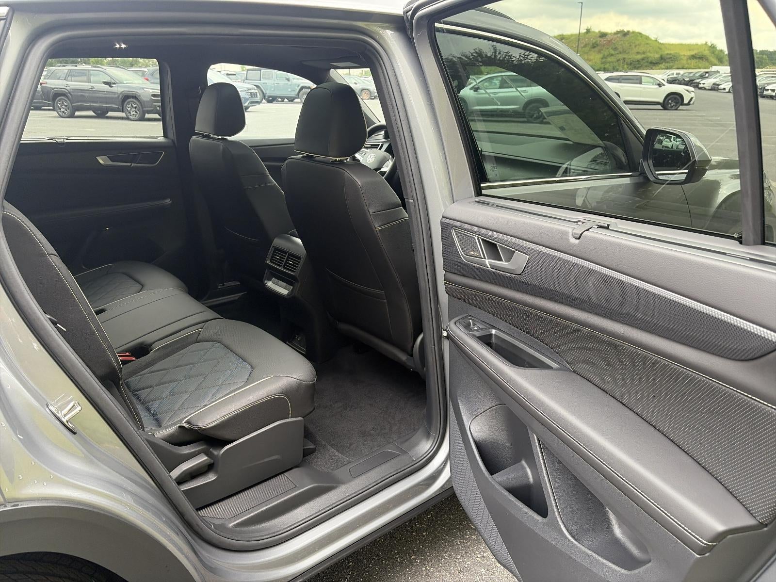 2026 Volkswagen Atlas Cross Sport 2.0T SEL Premium R-Line 4MOTION