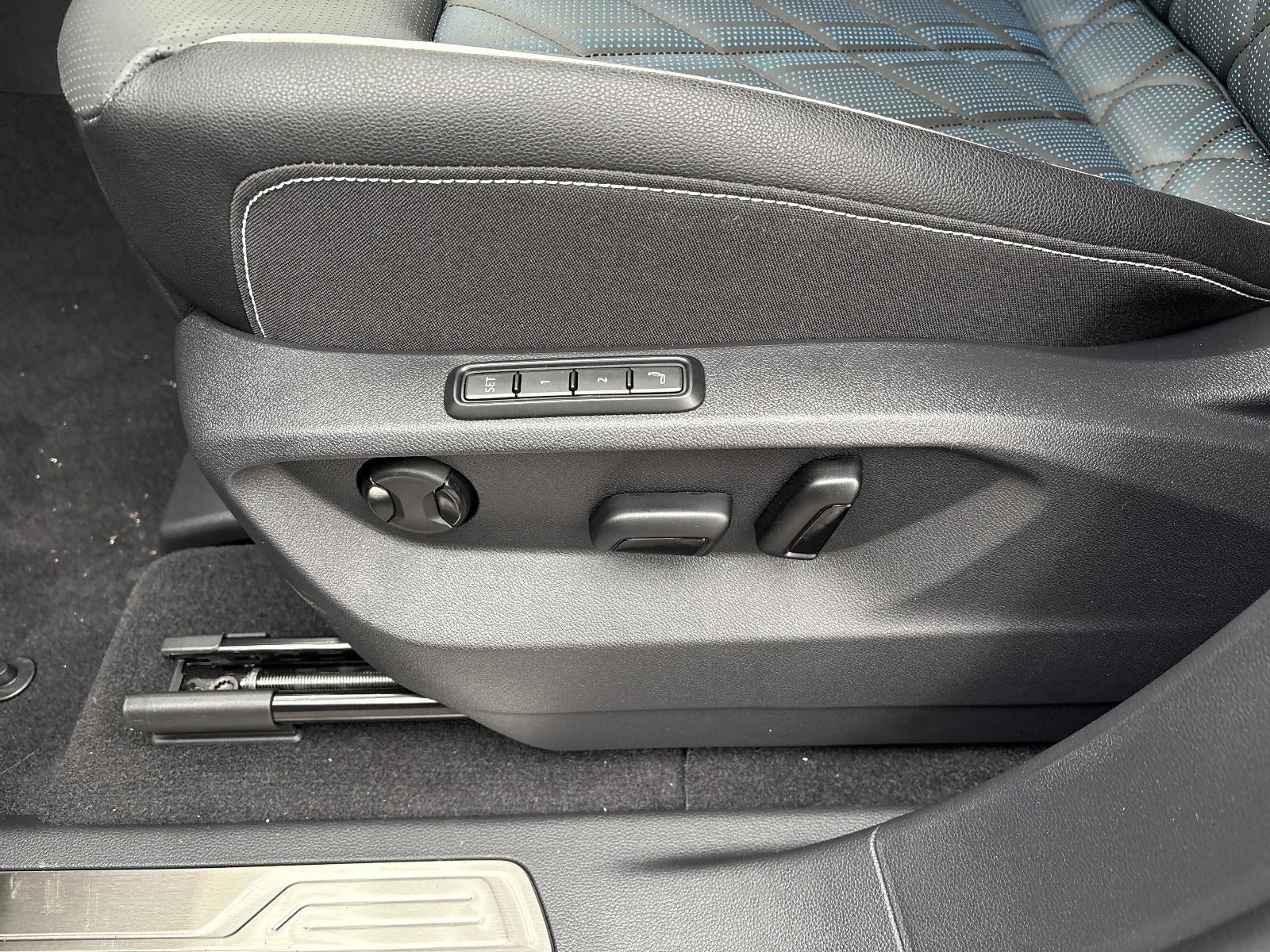 2026 Volkswagen Atlas Cross Sport 2.0T SEL Premium R-Line 4MOTION