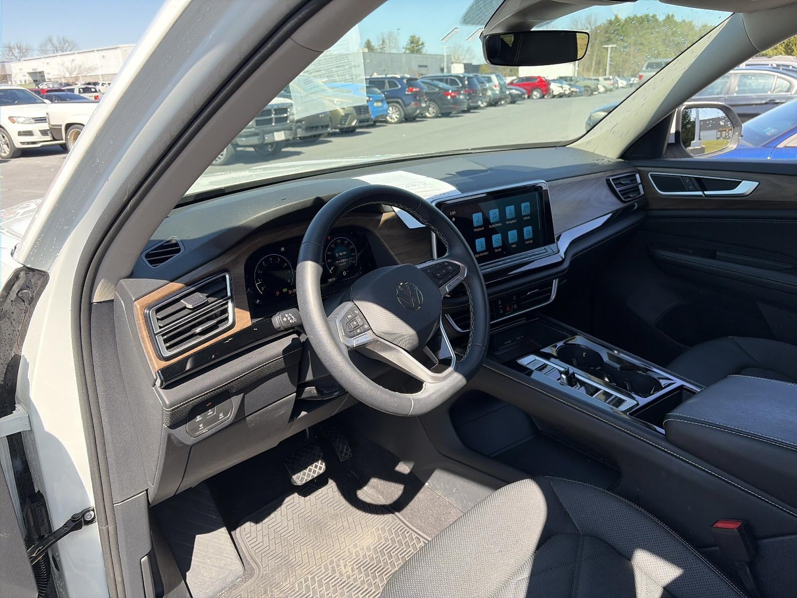 2024 Volkswagen Atlas 2.0T SE w/Technology 4MOTION
