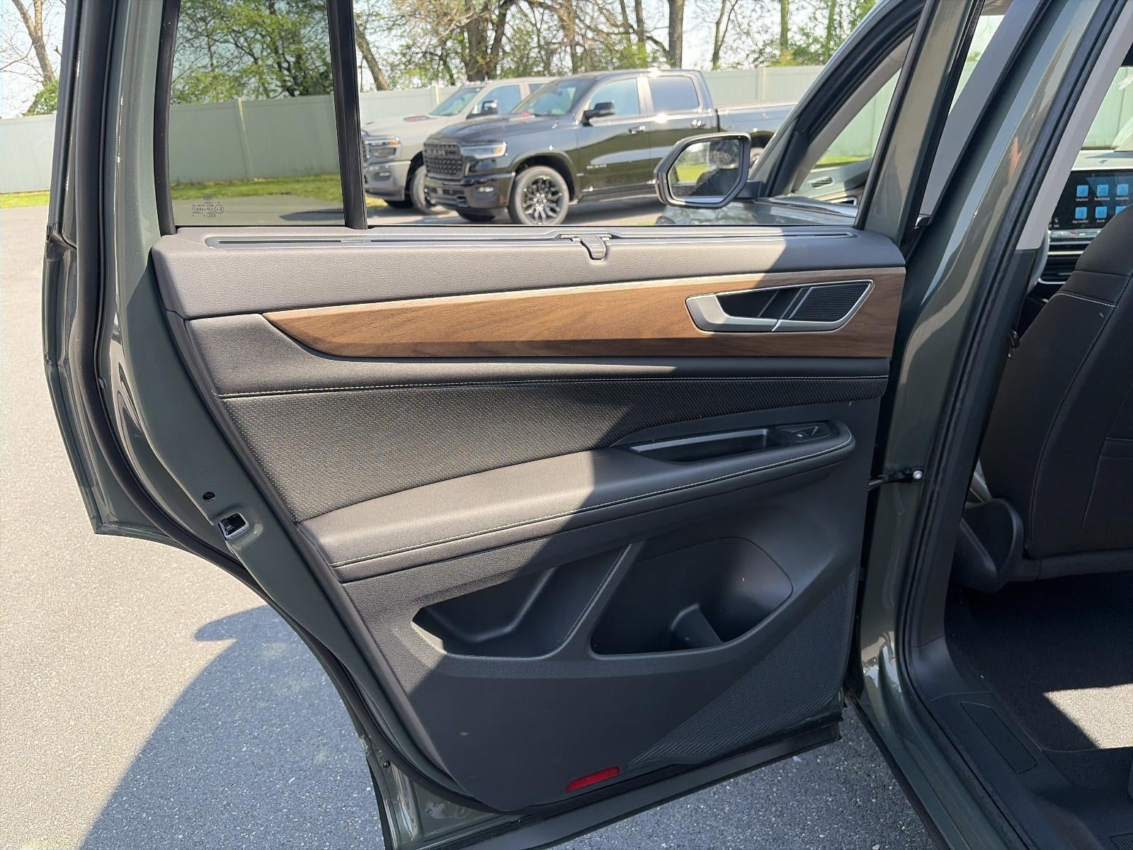 2026 Volkswagen Atlas 2.0T SE w/Technology 4MOTION