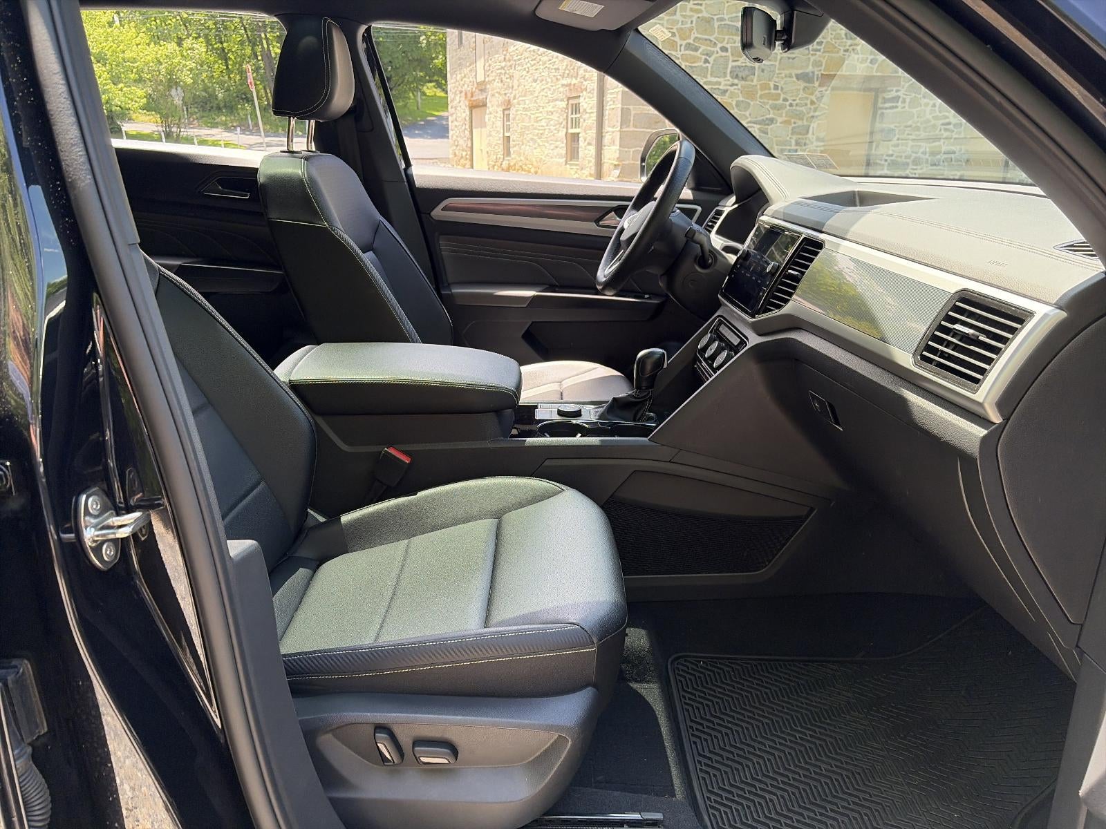 2023 Volkswagen Atlas Cross Sport 3.6L V6 SEL R-Line Black 4MOTION