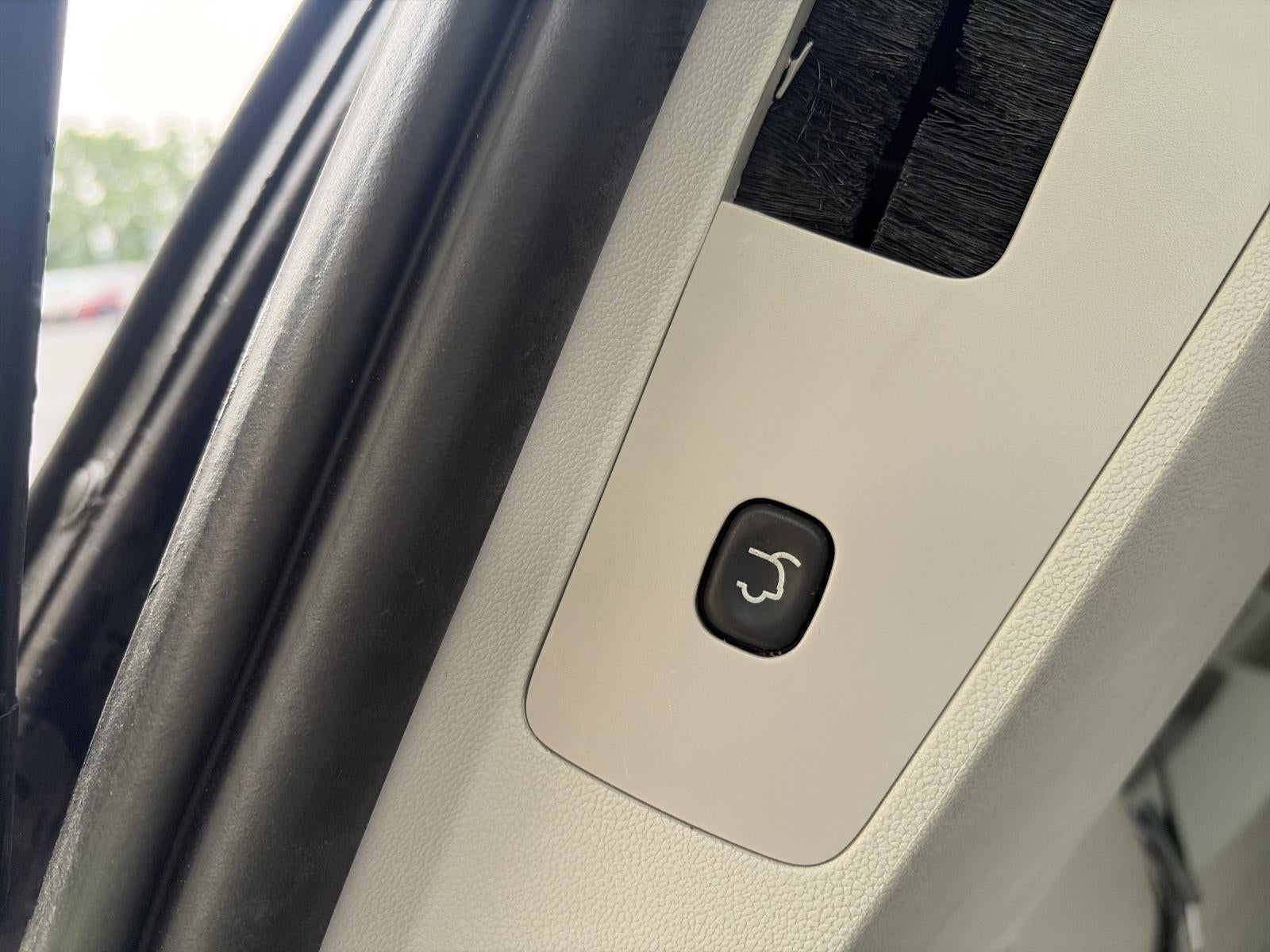 2014 Volkswagen Routan 4dr Wgn SE w/RSE & Navigation