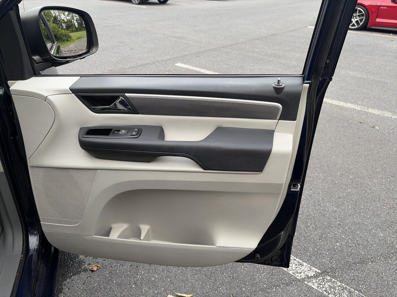 2014 Volkswagen Routan 4dr Wgn SE w/RSE & Navigation