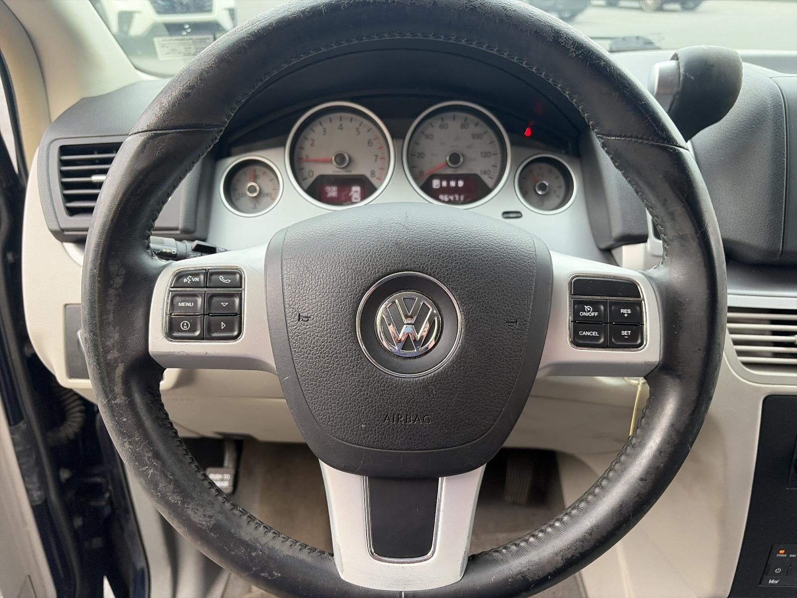 2014 Volkswagen Routan 4dr Wgn SE w/RSE & Navigation