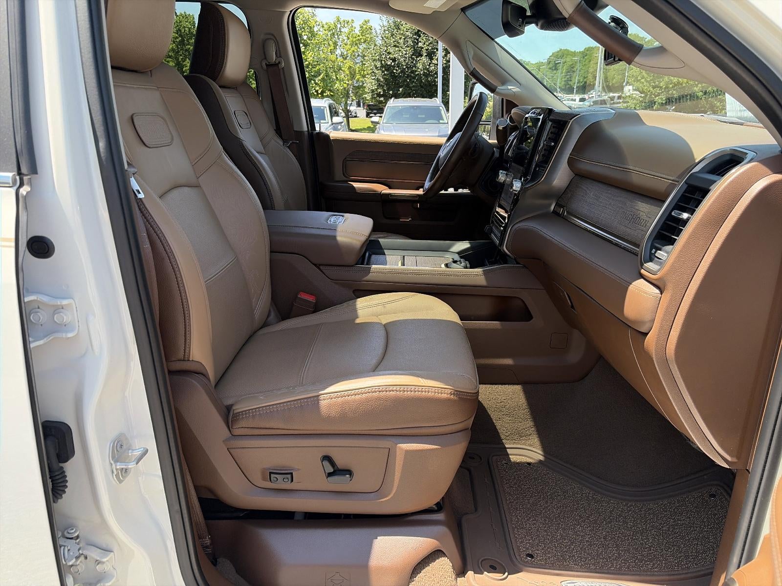 2023 RAM 3500 Longhorn 4x4 Crew Cab 8' Box