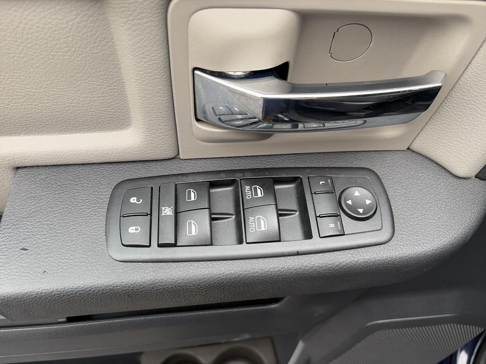 2012 RAM 2500 4WD Crew Cab 6.4 Ft Box Big Horn