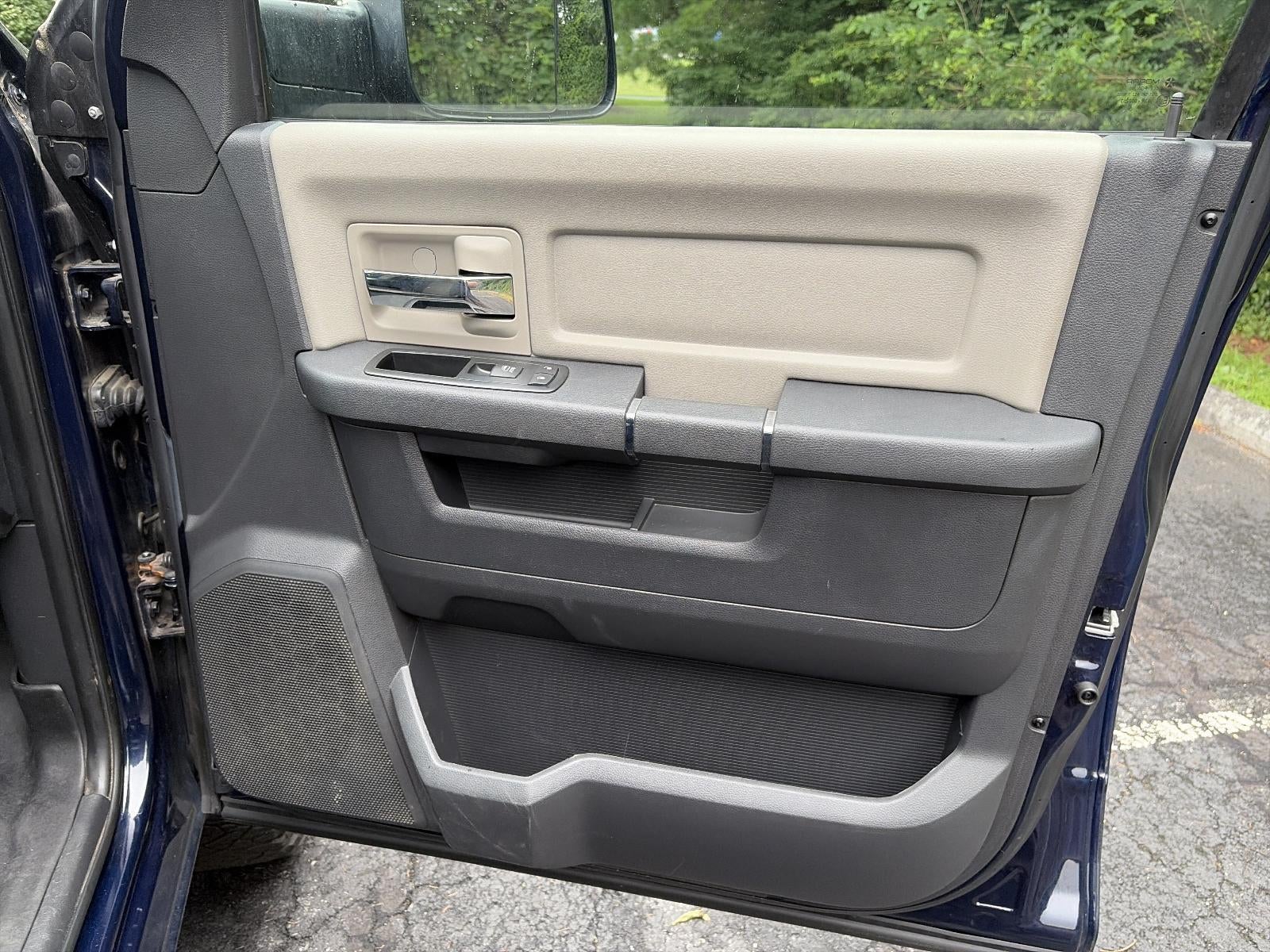 2012 RAM 2500 4WD Crew Cab 6.4 Ft Box Big Horn