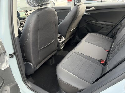 2026 Volkswagen Taos SE Black 4MOTION