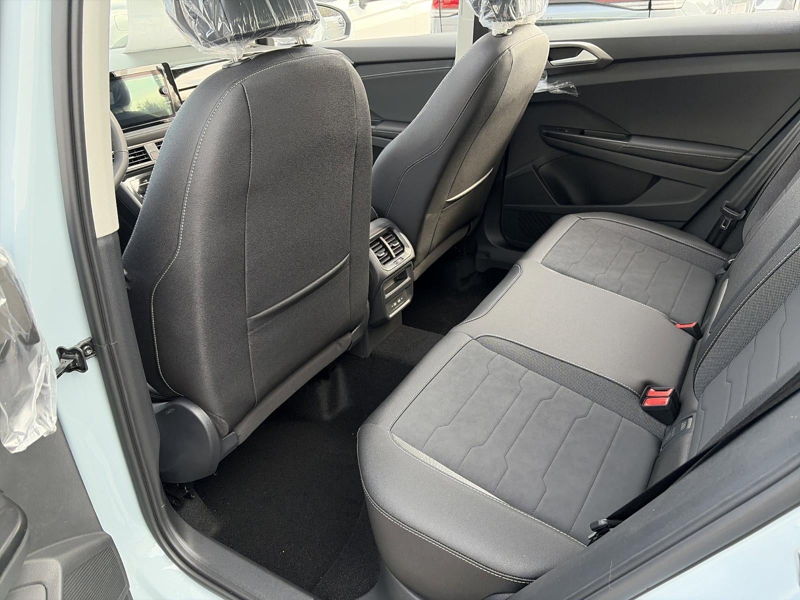 2026 Volkswagen Taos SE Black 4MOTION