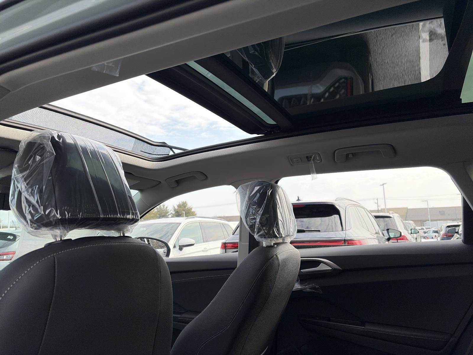 2026 Volkswagen Taos SE Black 4MOTION