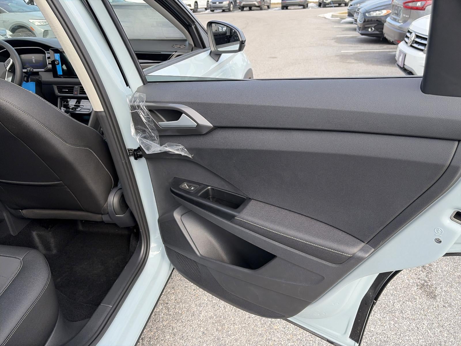 2026 Volkswagen Taos SE Black 4MOTION