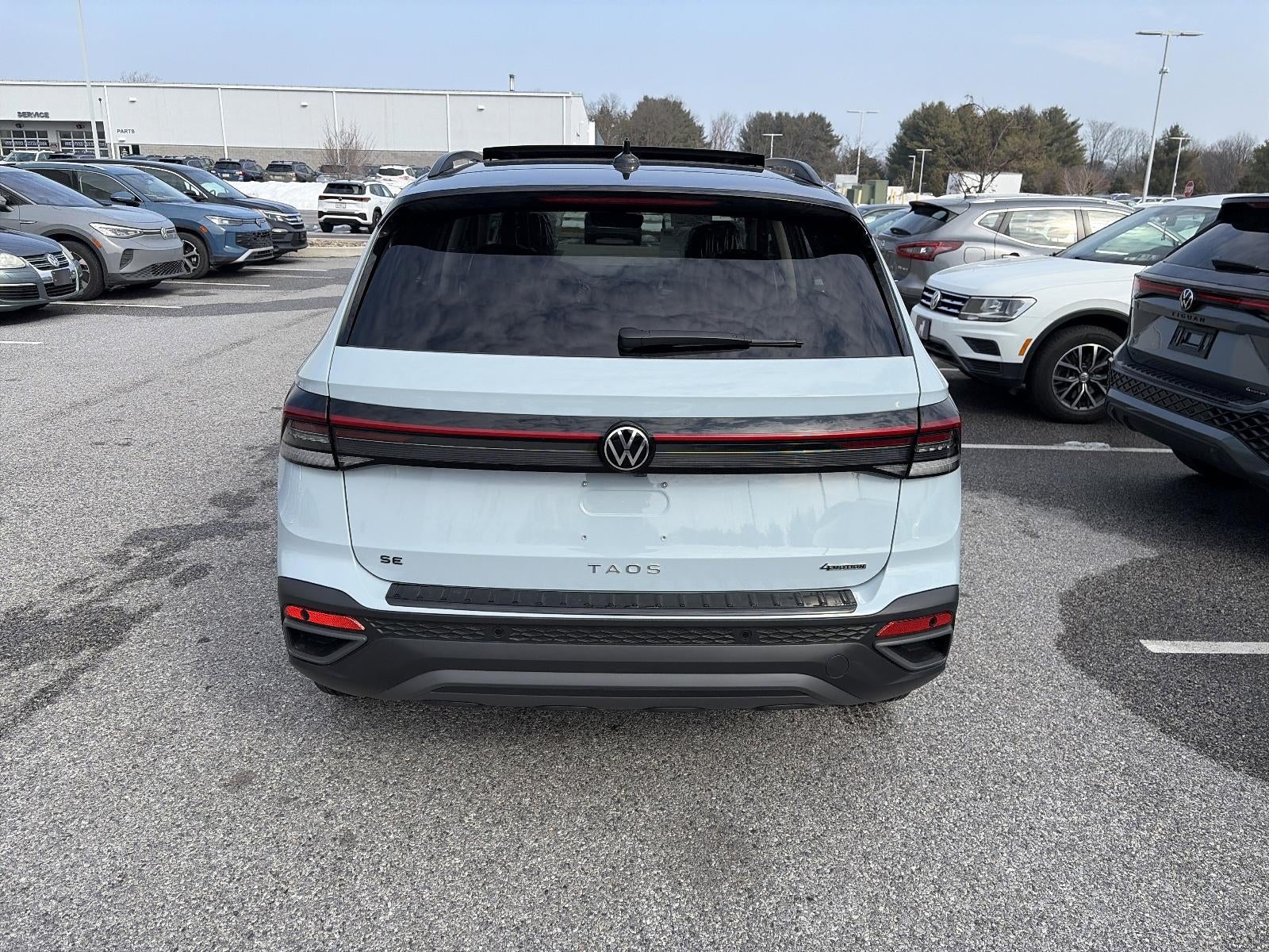 2026 Volkswagen Taos SE Black 4MOTION