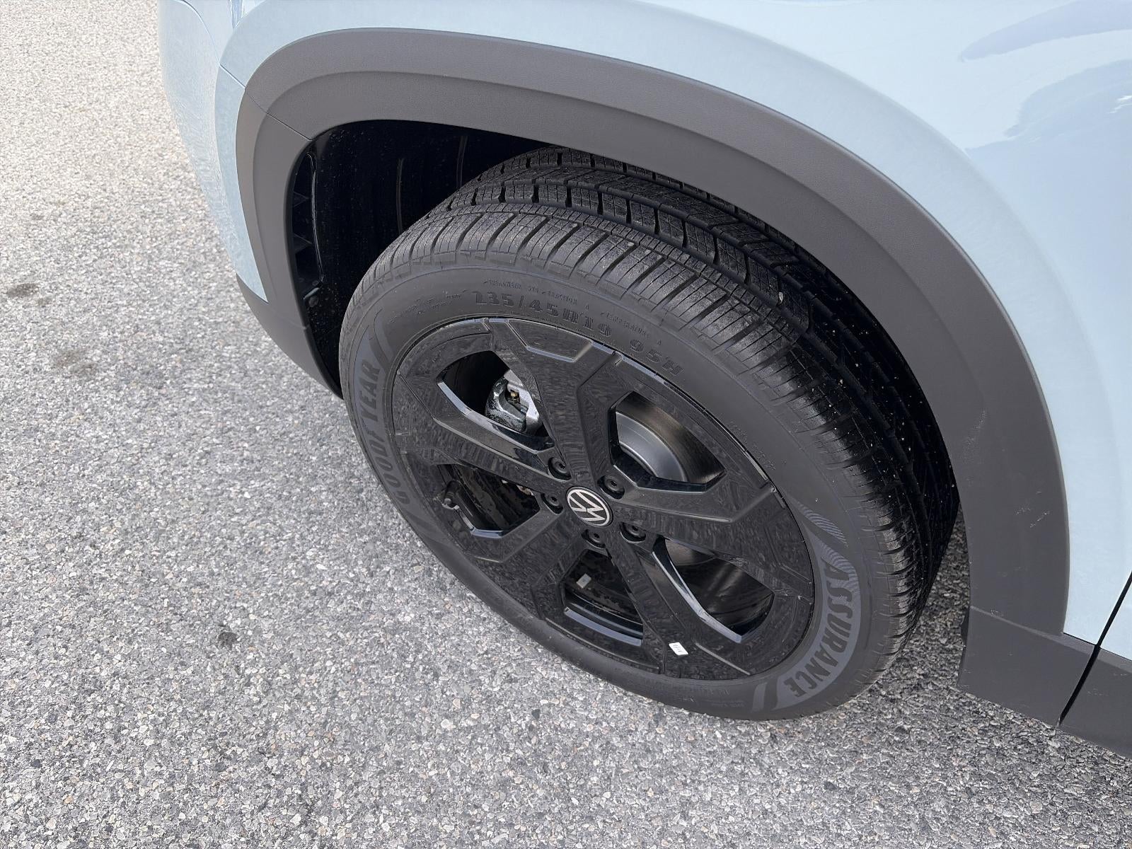 2026 Volkswagen Taos SE Black 4MOTION