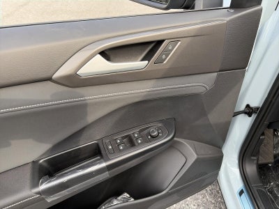 2026 Volkswagen Taos SE Black 4MOTION