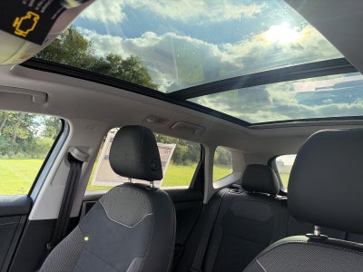 2027 Volkswagen Taos SE Black 4MOTION
