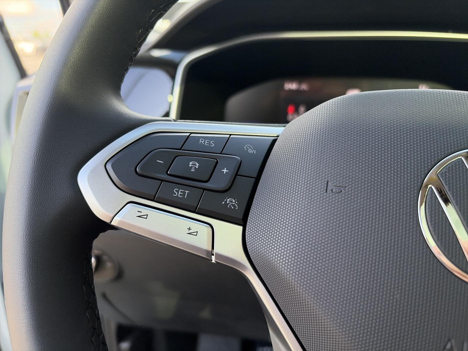 2027 Volkswagen Taos SE Black 4MOTION
