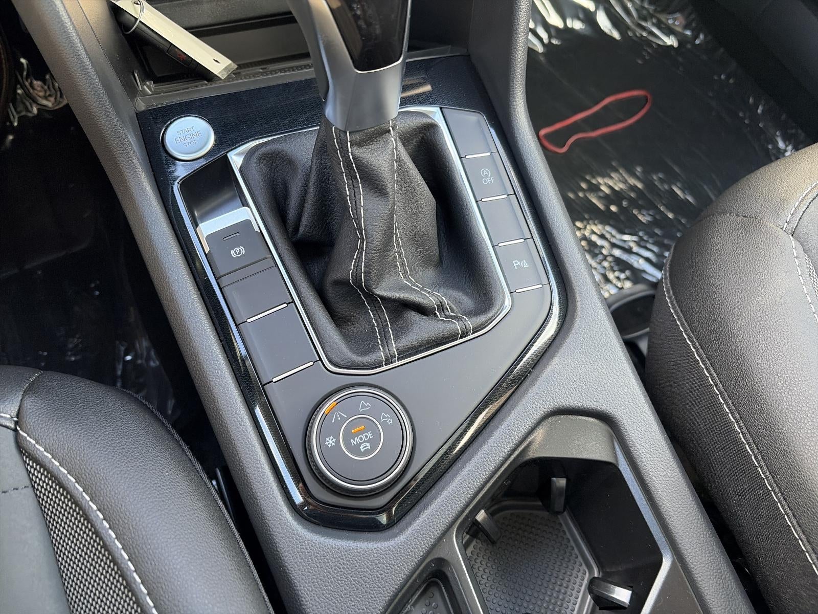 2027 Volkswagen Taos SE Black 4MOTION
