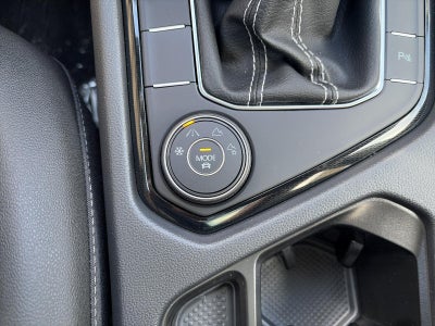 2027 Volkswagen Taos SE Black 4MOTION