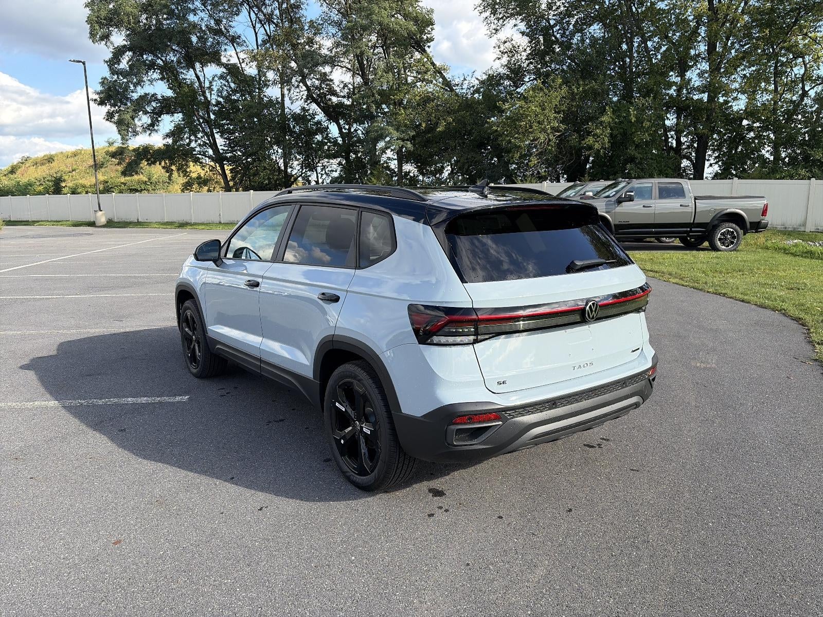 2027 Volkswagen Taos SE Black 4MOTION