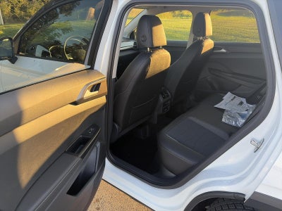 2027 Volkswagen Taos SE Black 4MOTION