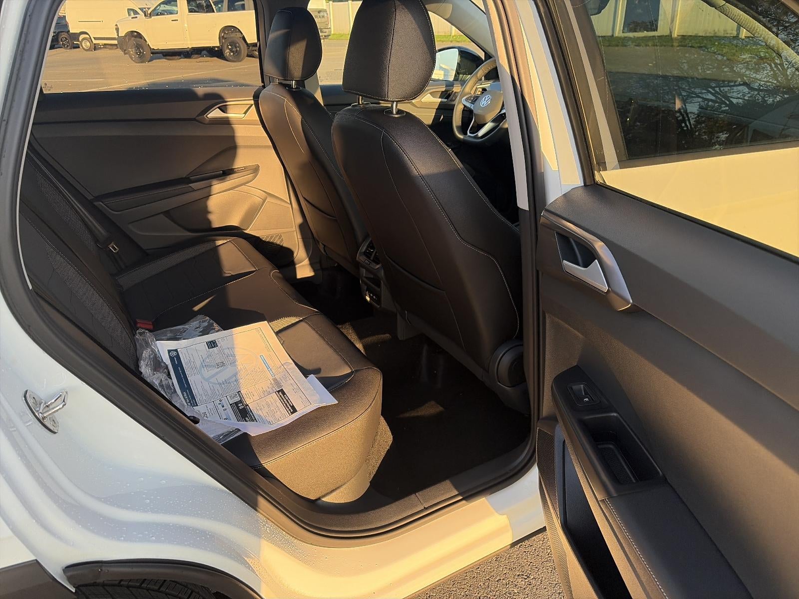 2027 Volkswagen Taos SE Black 4MOTION