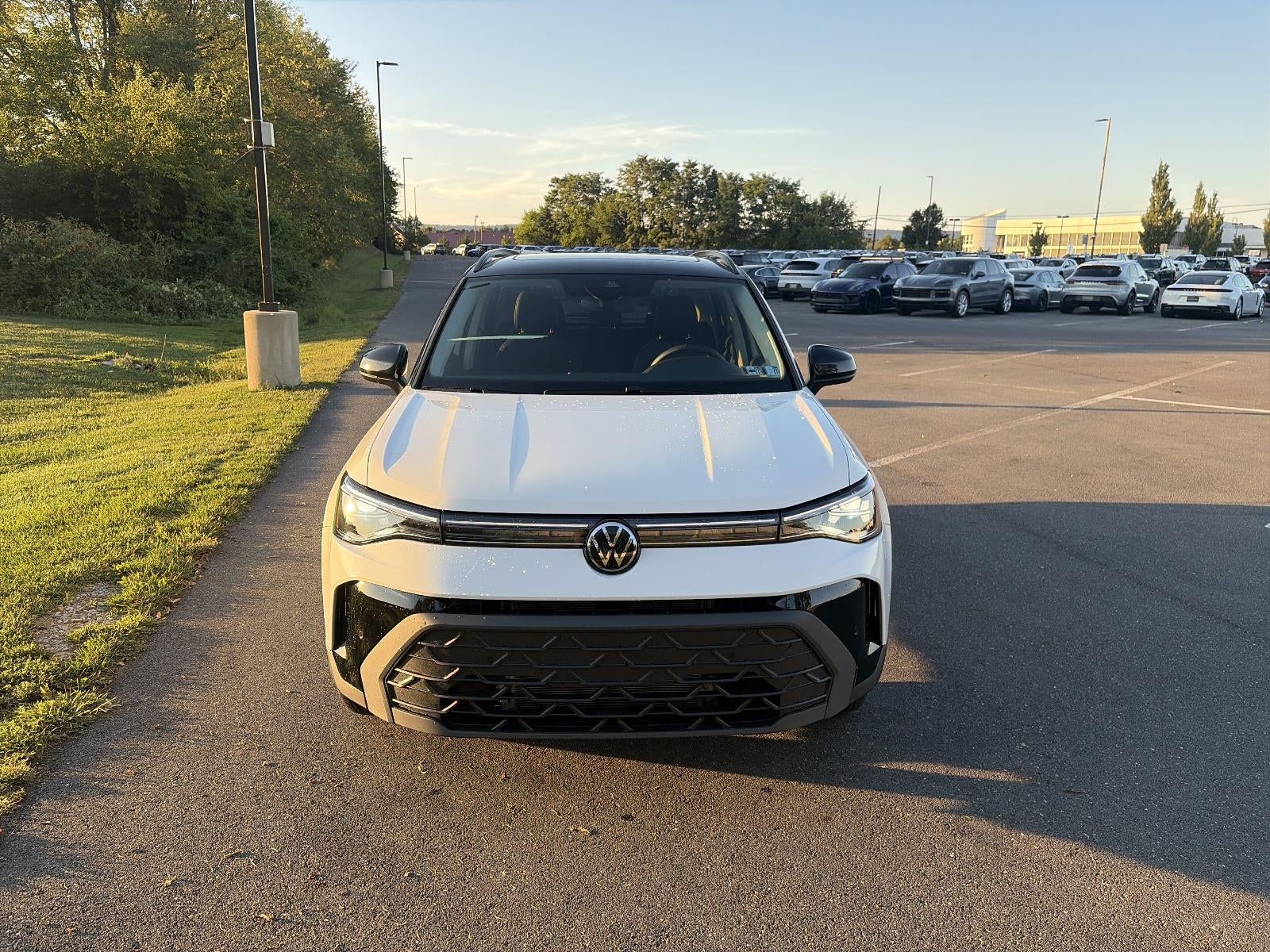 2027 Volkswagen Taos SE Black 4MOTION