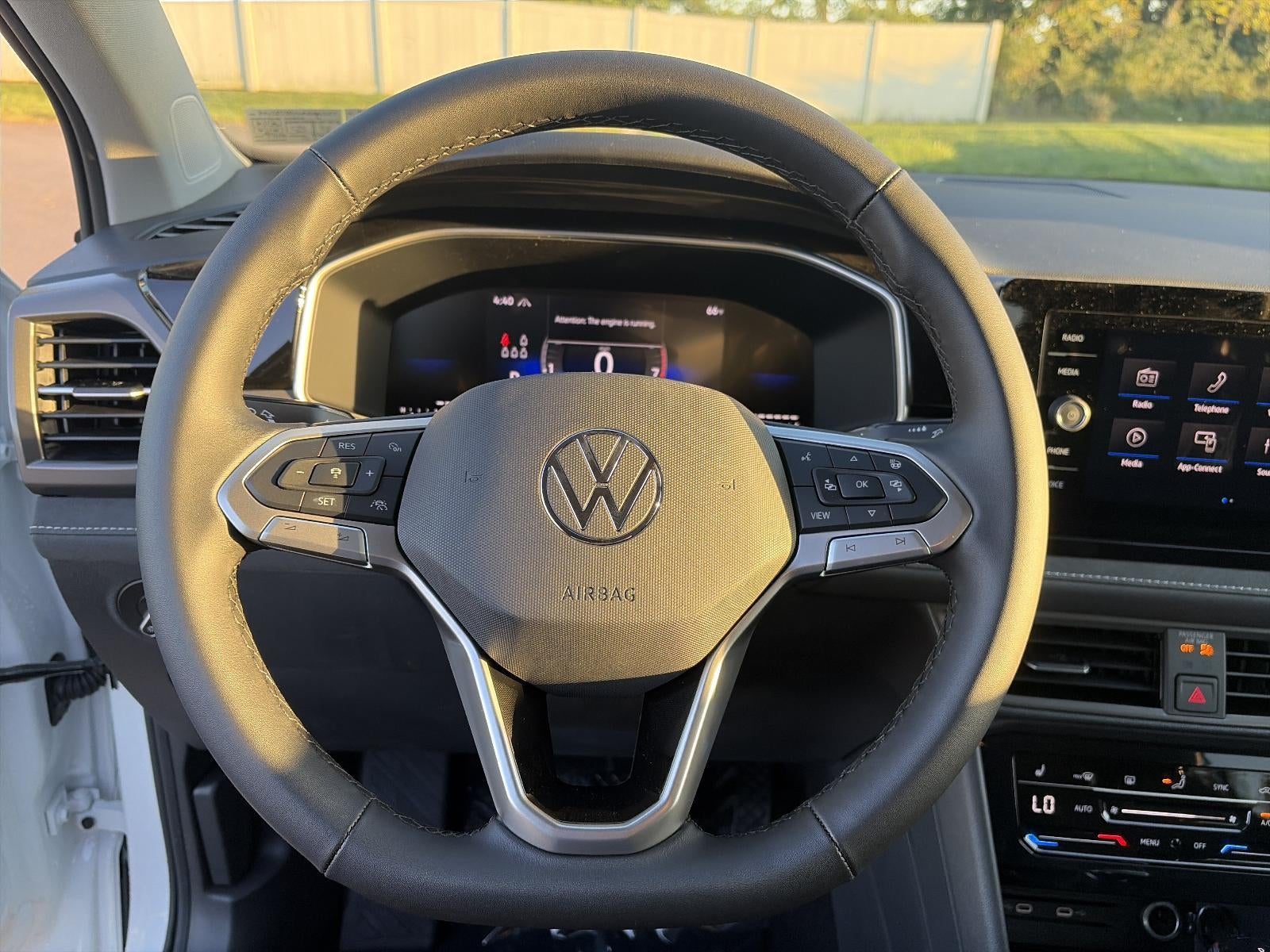 2027 Volkswagen Taos SE Black 4MOTION