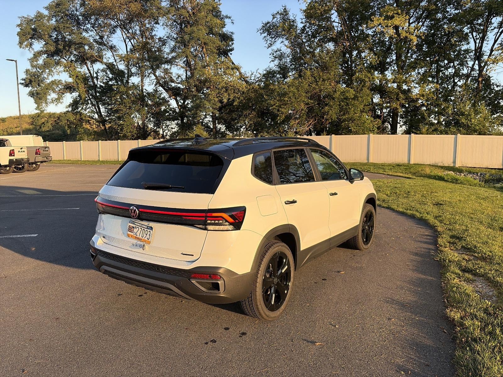 2027 Volkswagen Taos SE Black 4MOTION