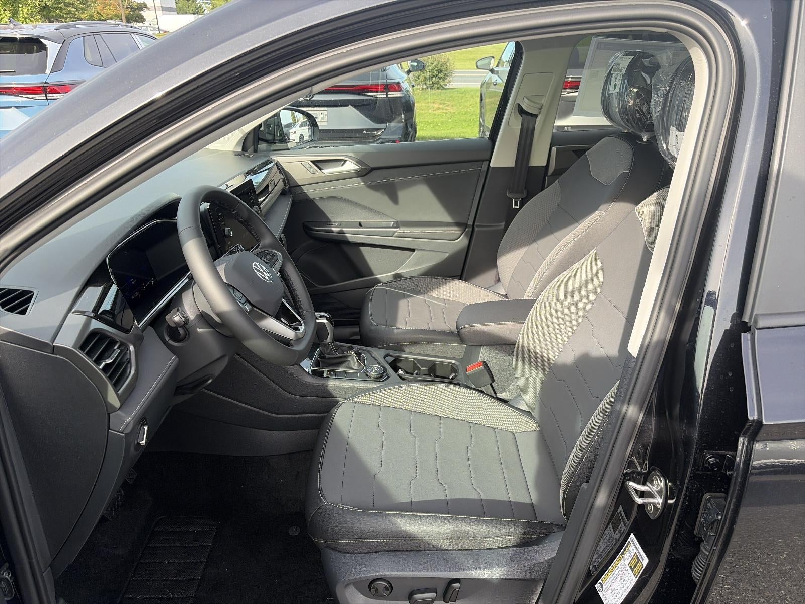 2027 Volkswagen Taos SE Black 4MOTION