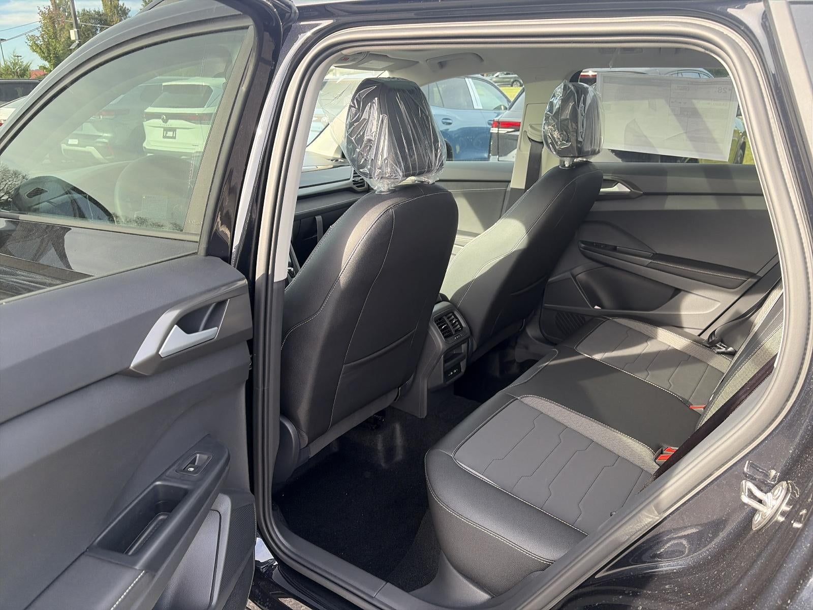 2027 Volkswagen Taos SE Black 4MOTION