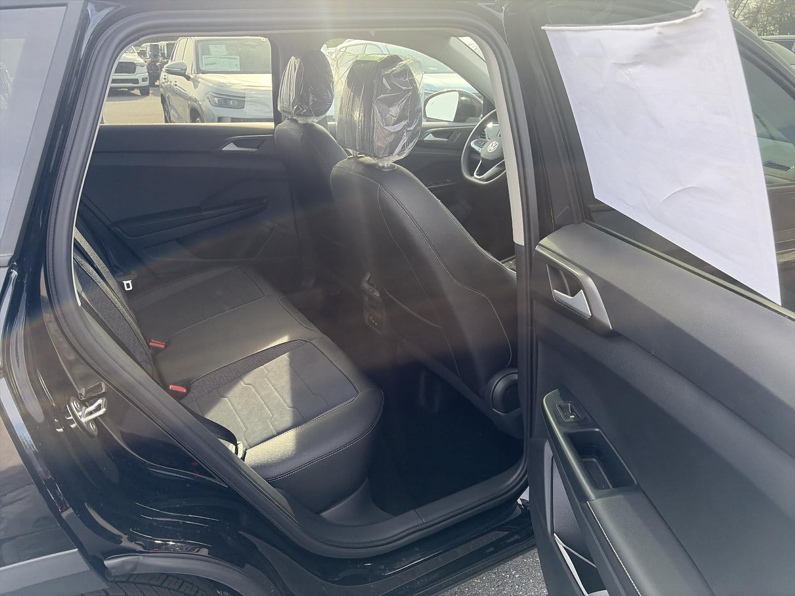 2027 Volkswagen Taos SE Black 4MOTION