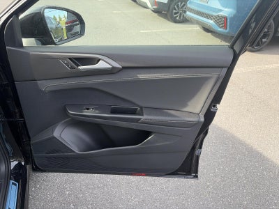 2027 Volkswagen Taos SE Black 4MOTION