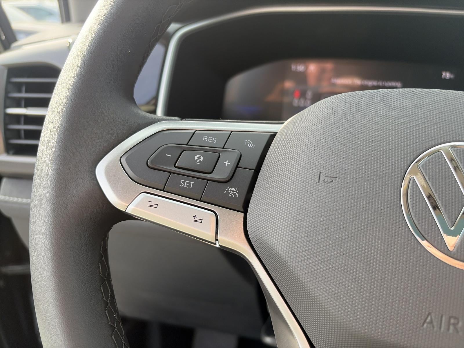 2027 Volkswagen Taos SE Black 4MOTION