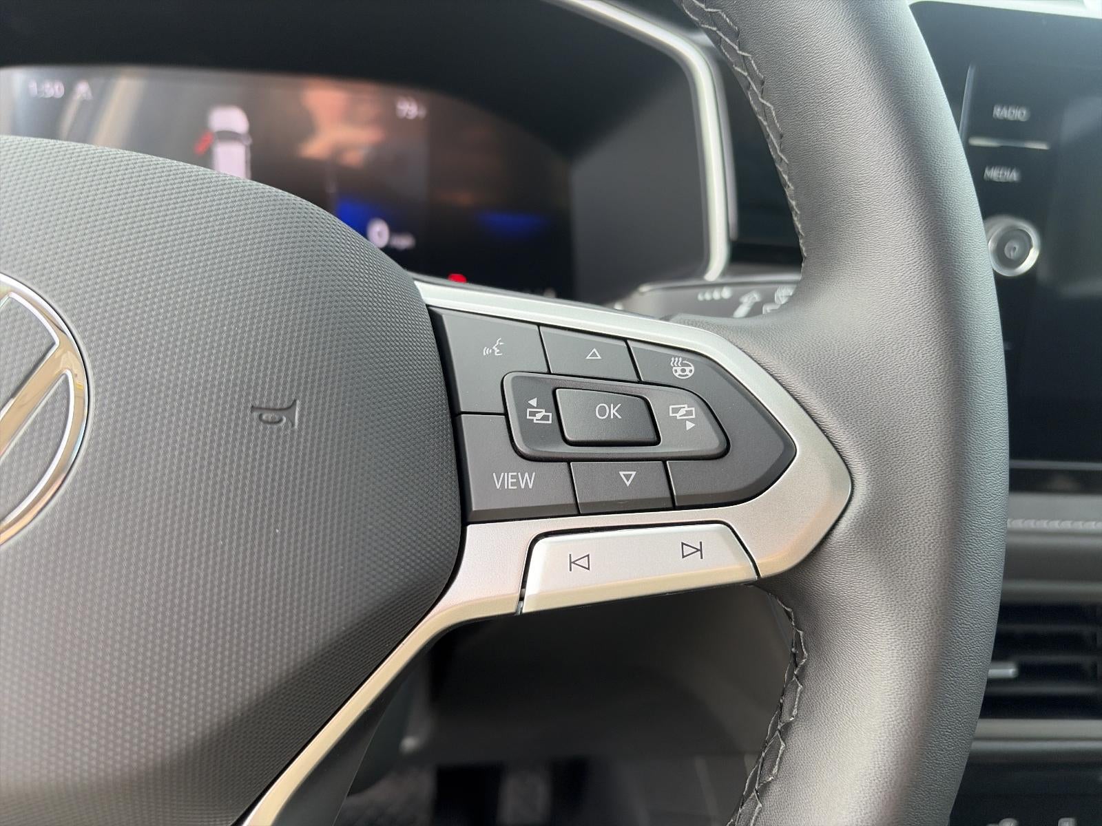 2027 Volkswagen Taos SE Black 4MOTION